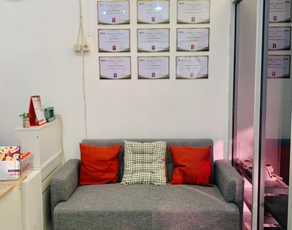 ruang tunggu orangtua (indoor)